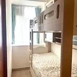 Mk高雅公寓2房1厅一卫4 To 6人油麻地地鐵口一分鐘 香港主街道彌敦道正街