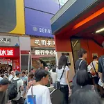 亞朵溫馨公寓3房1 廳7-9人 5張床 旺角中心 地鐵口 樓下就是 女人街 波鞋街鬧市打卡景點