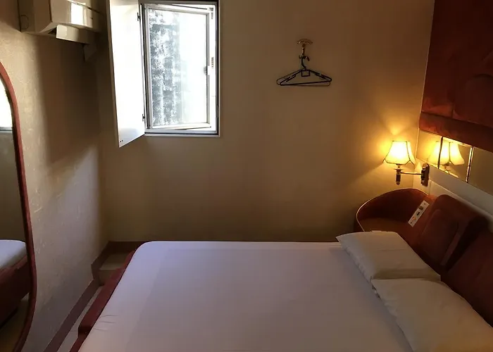 Pak Flower Guest House
