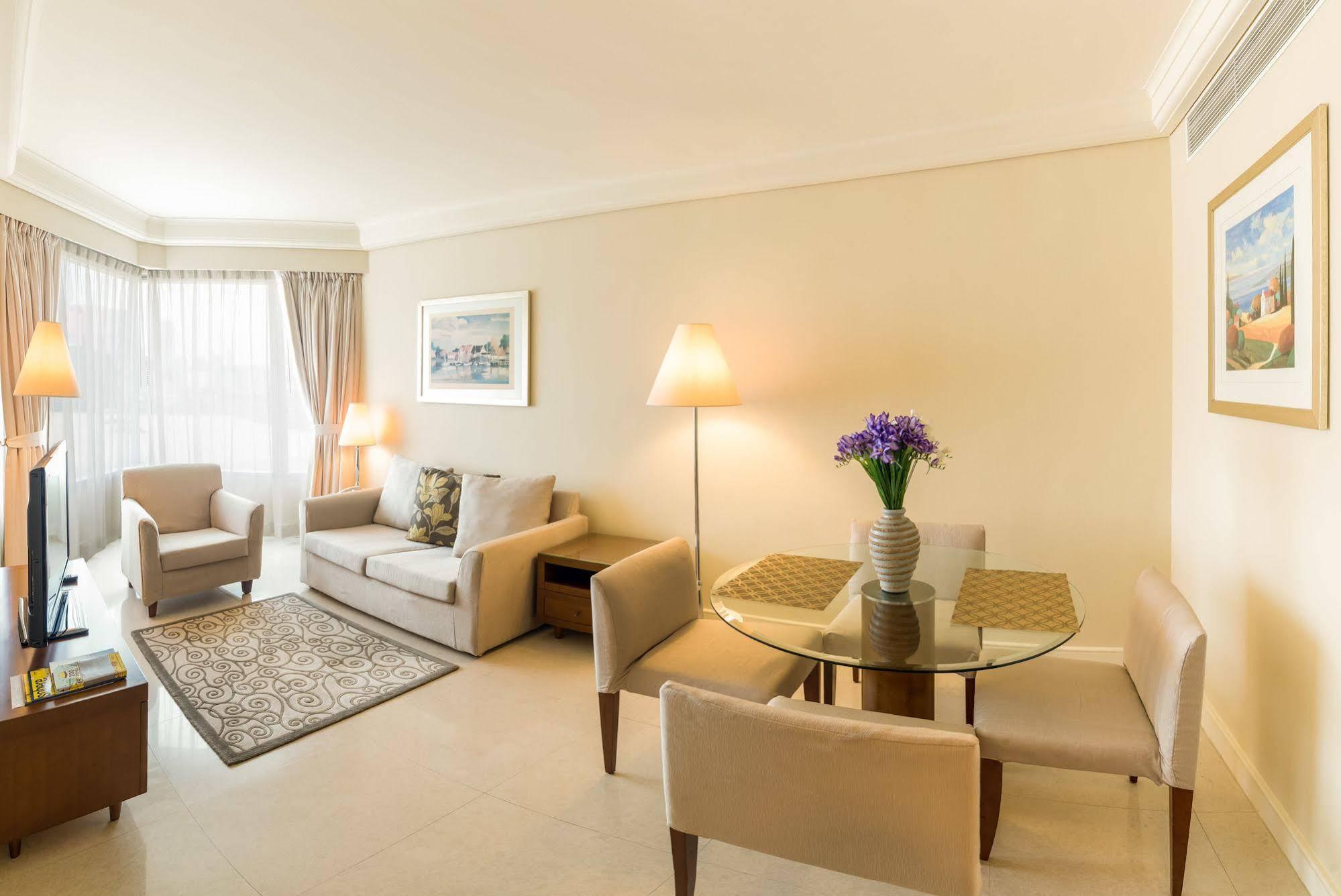 Harbour Plaza Metropolis Hotel 4*
