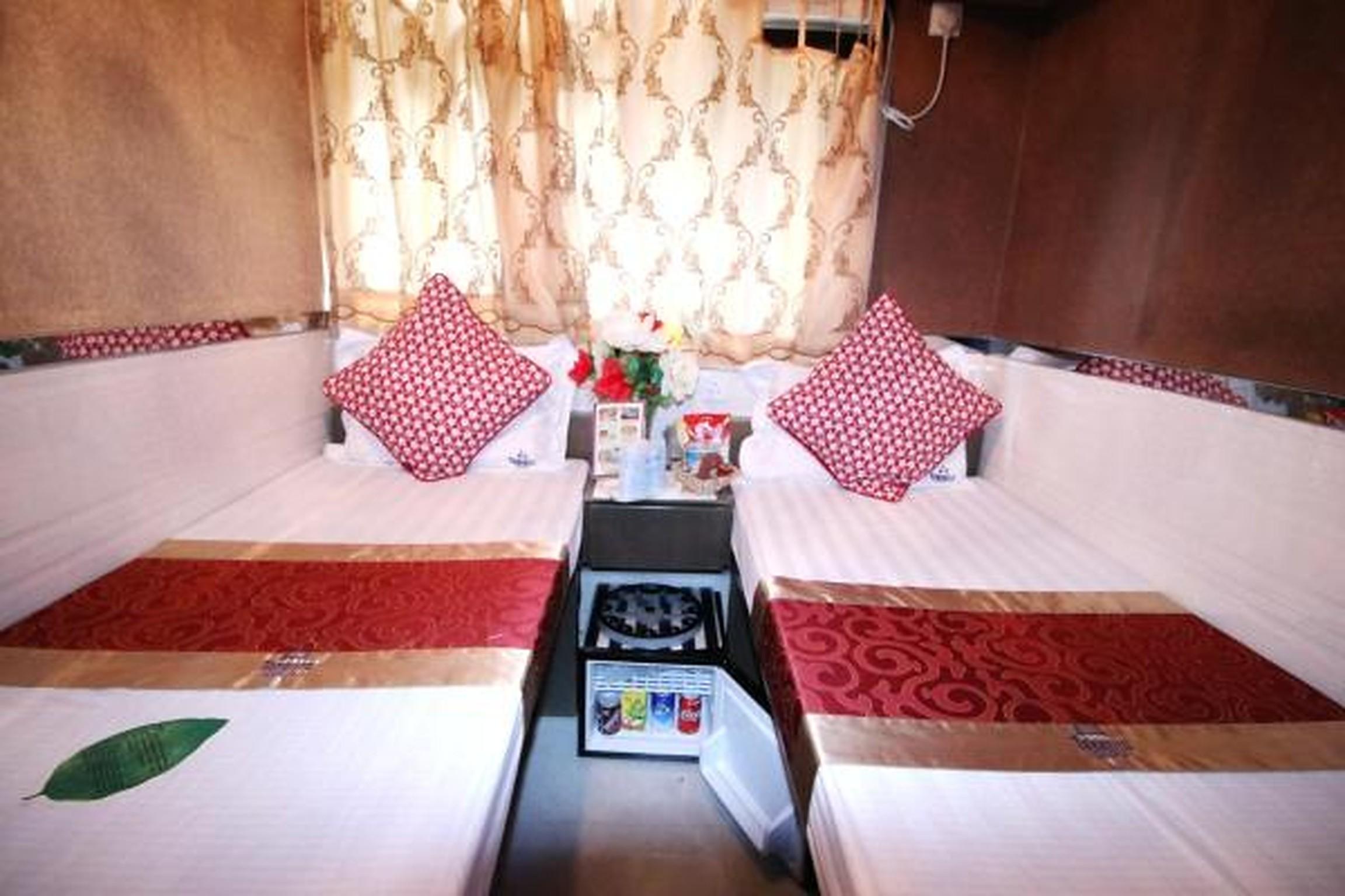 Temple Street Guest house *