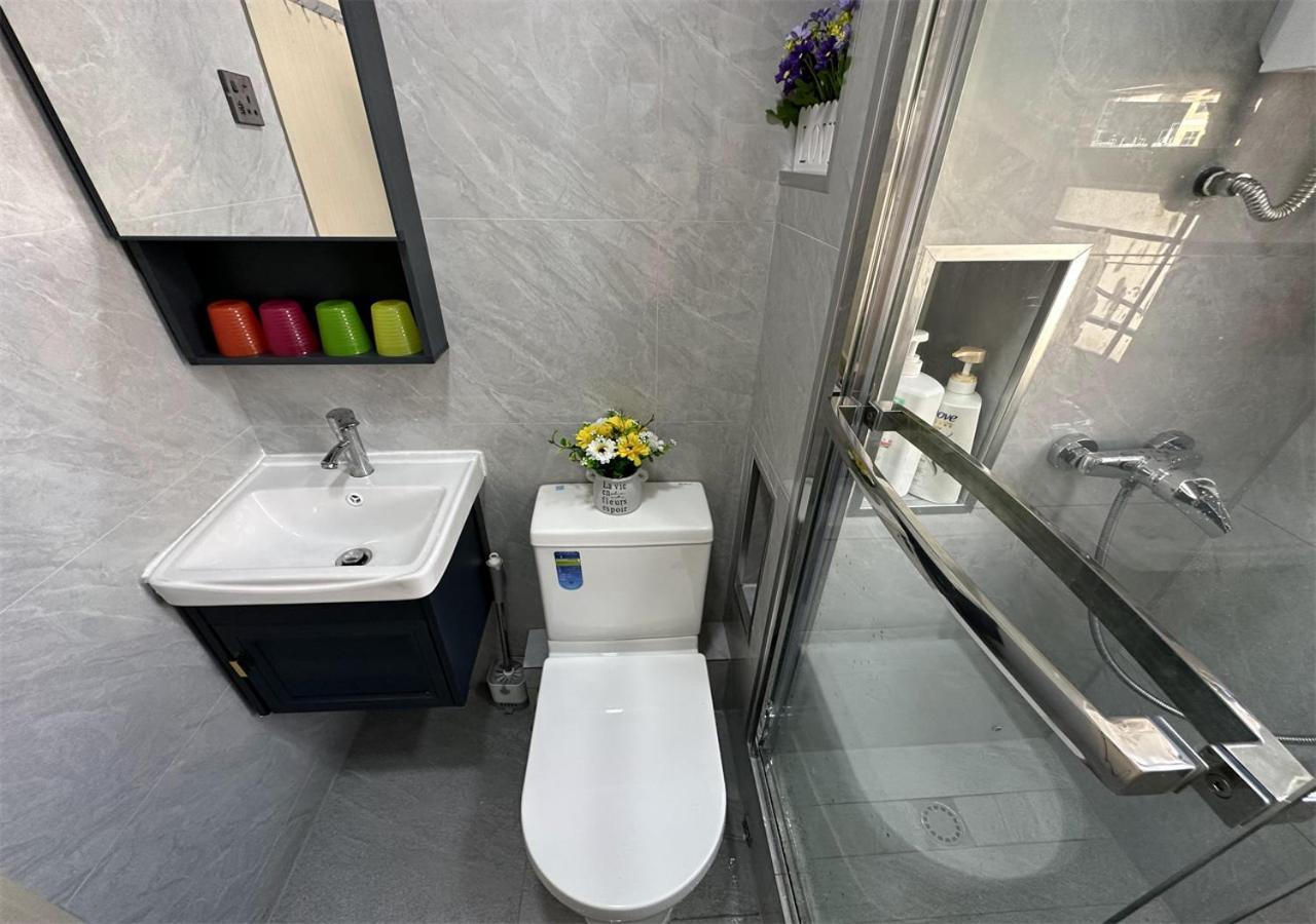 Apartment 3br Romantic Apt, 2mins Mtr, 8pax Hong Kong