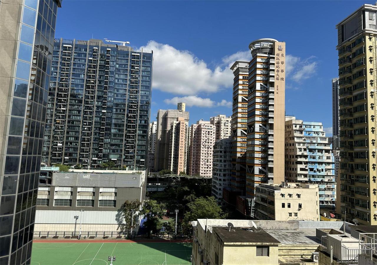 Apartment 3br Romantic Apt, 2mins Mtr, 8pax