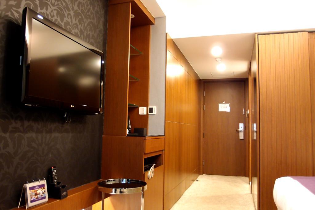 Hotel The Bauhinia -