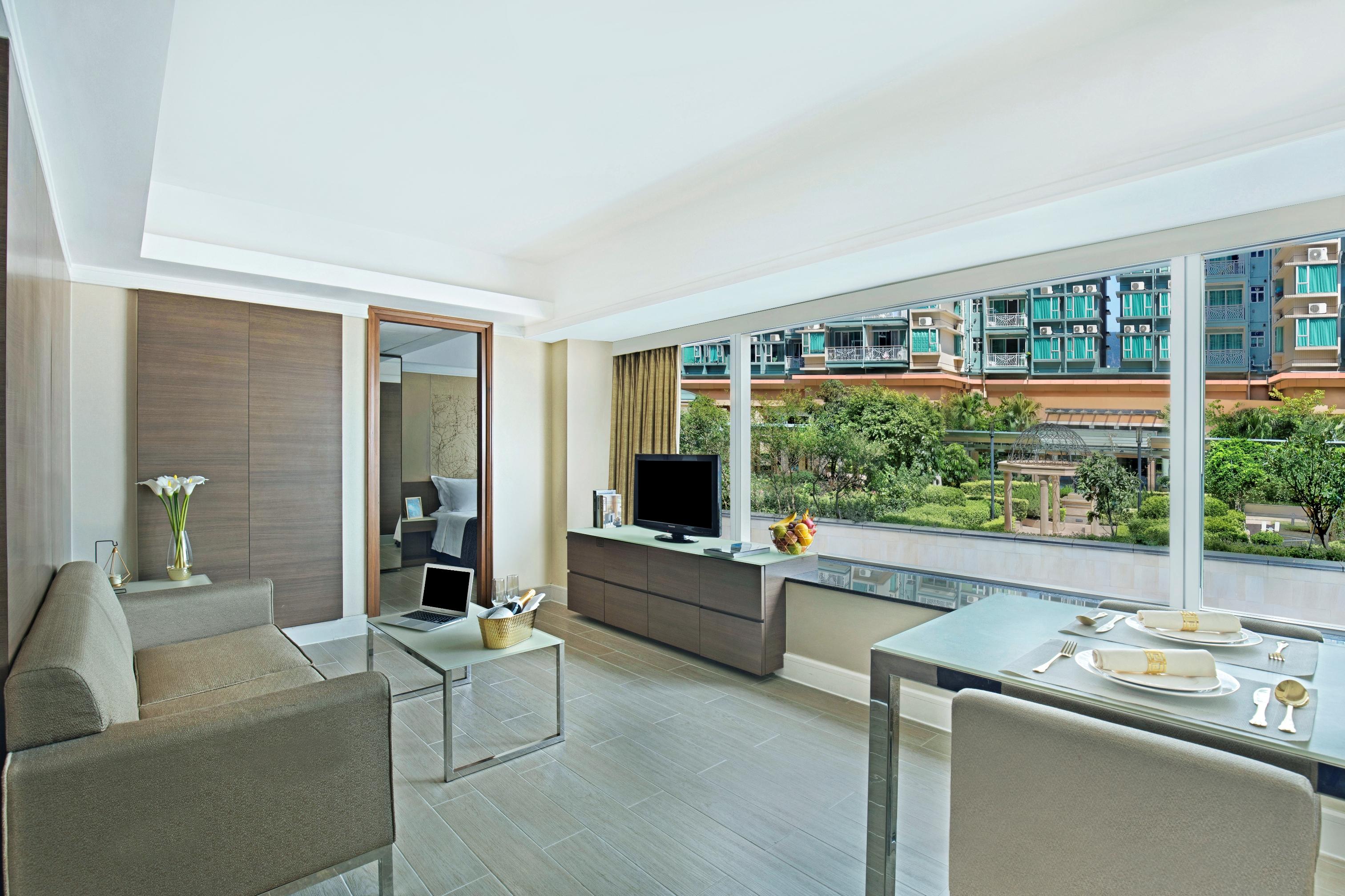 Hotel Harbour Plaza 8 Degrees 4*
