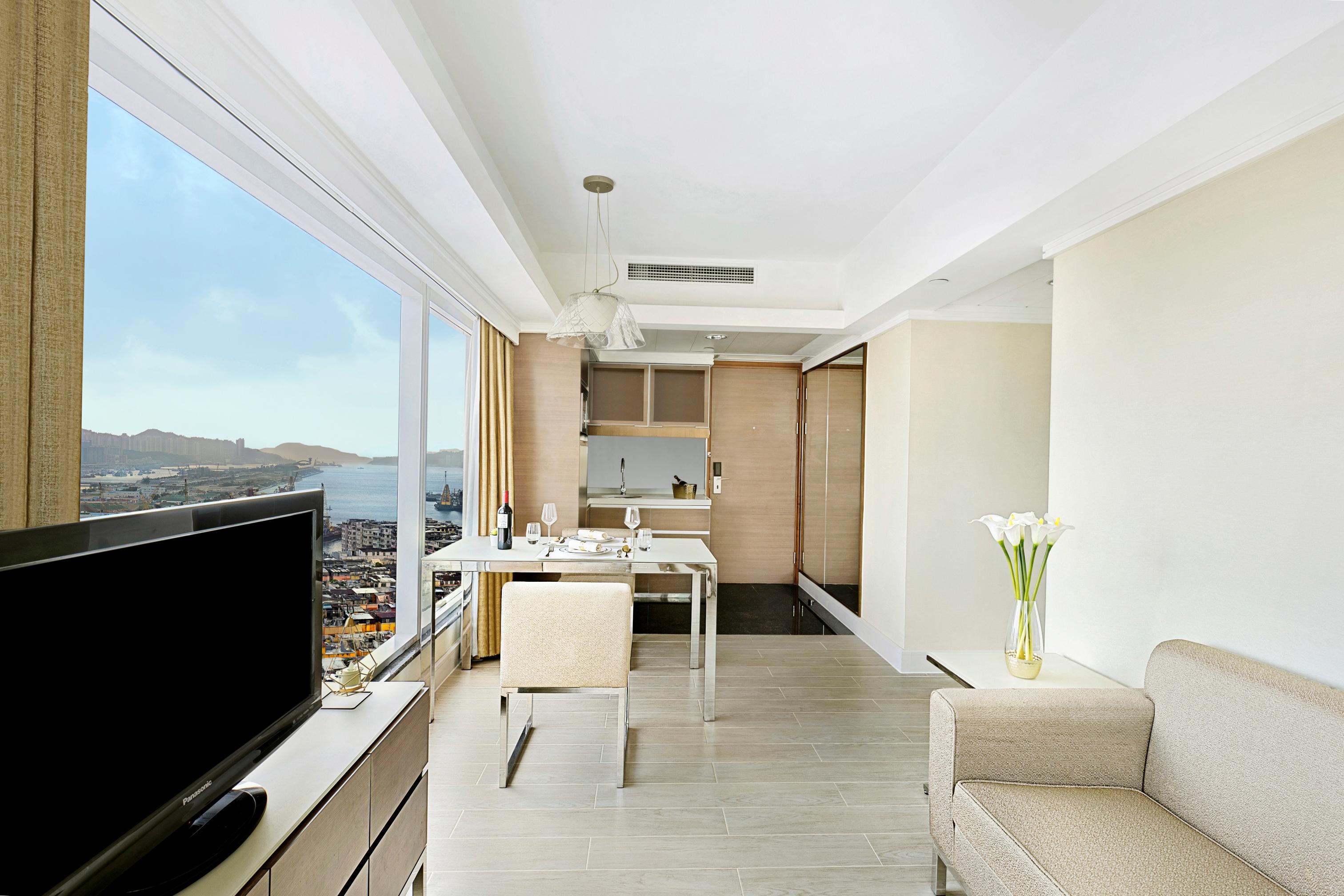 Harbour Plaza 8 Degrees Hotel 4*