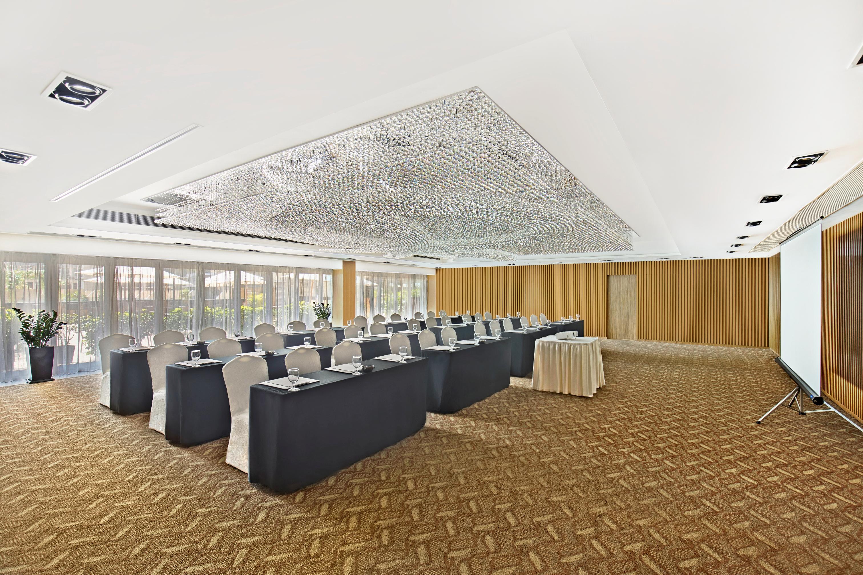 Harbour Plaza 8 Degrees Hotel 4*