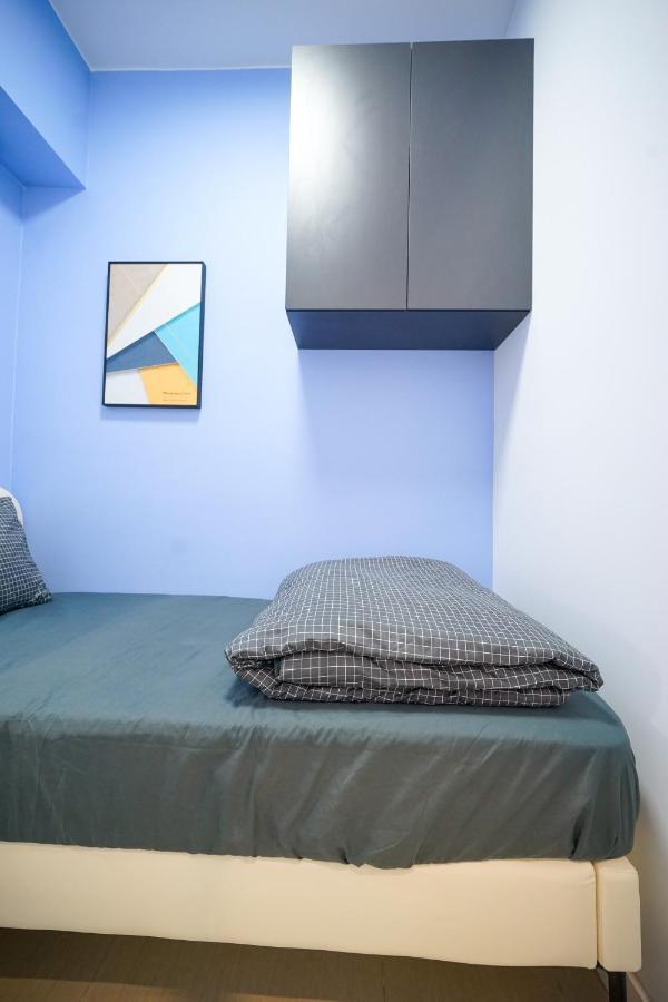Student - 276 Gloucester Road