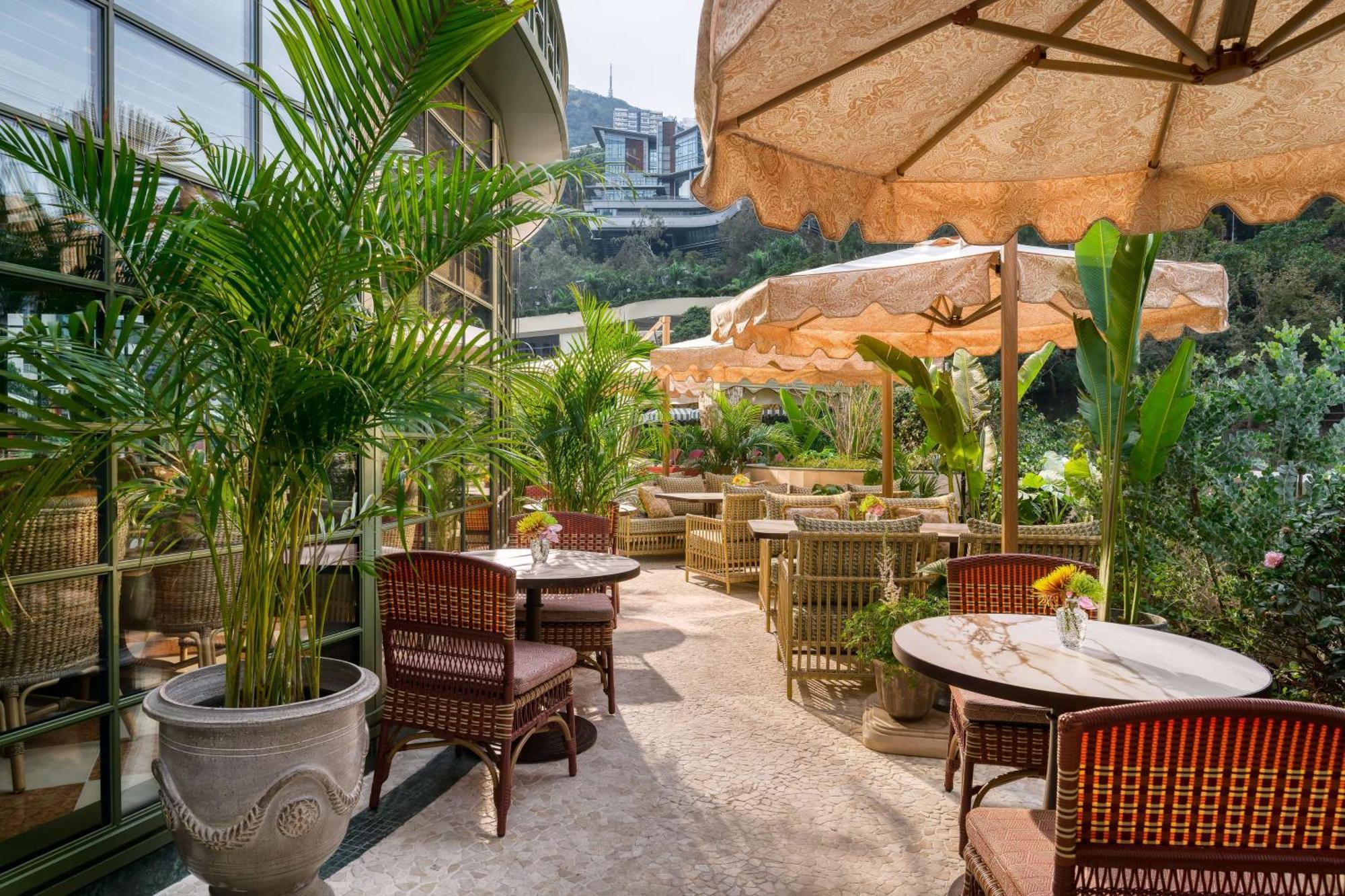 Island Shangri-la, Hotel