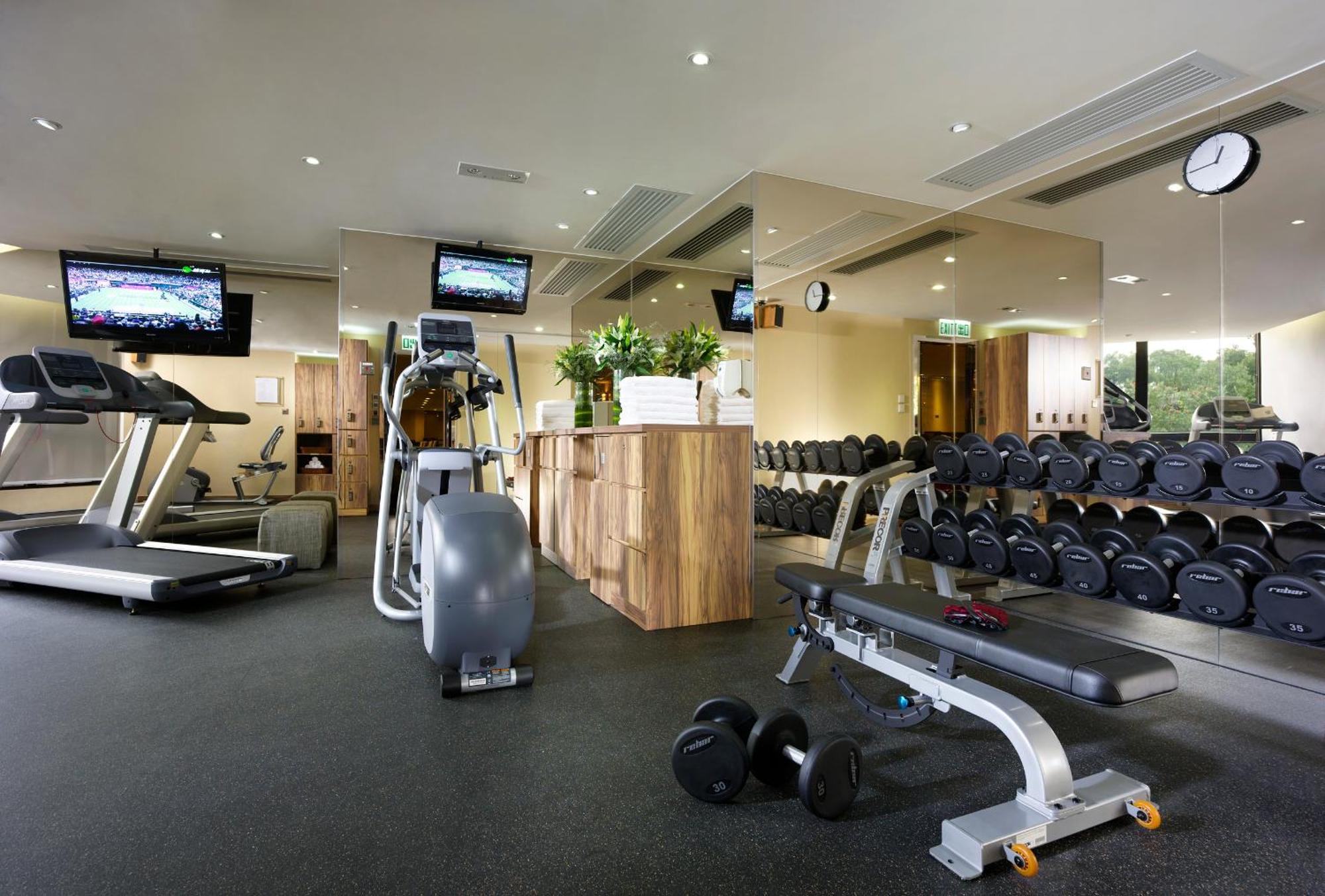 Hotel The Harbourview - Chinese Ymca Of 4*