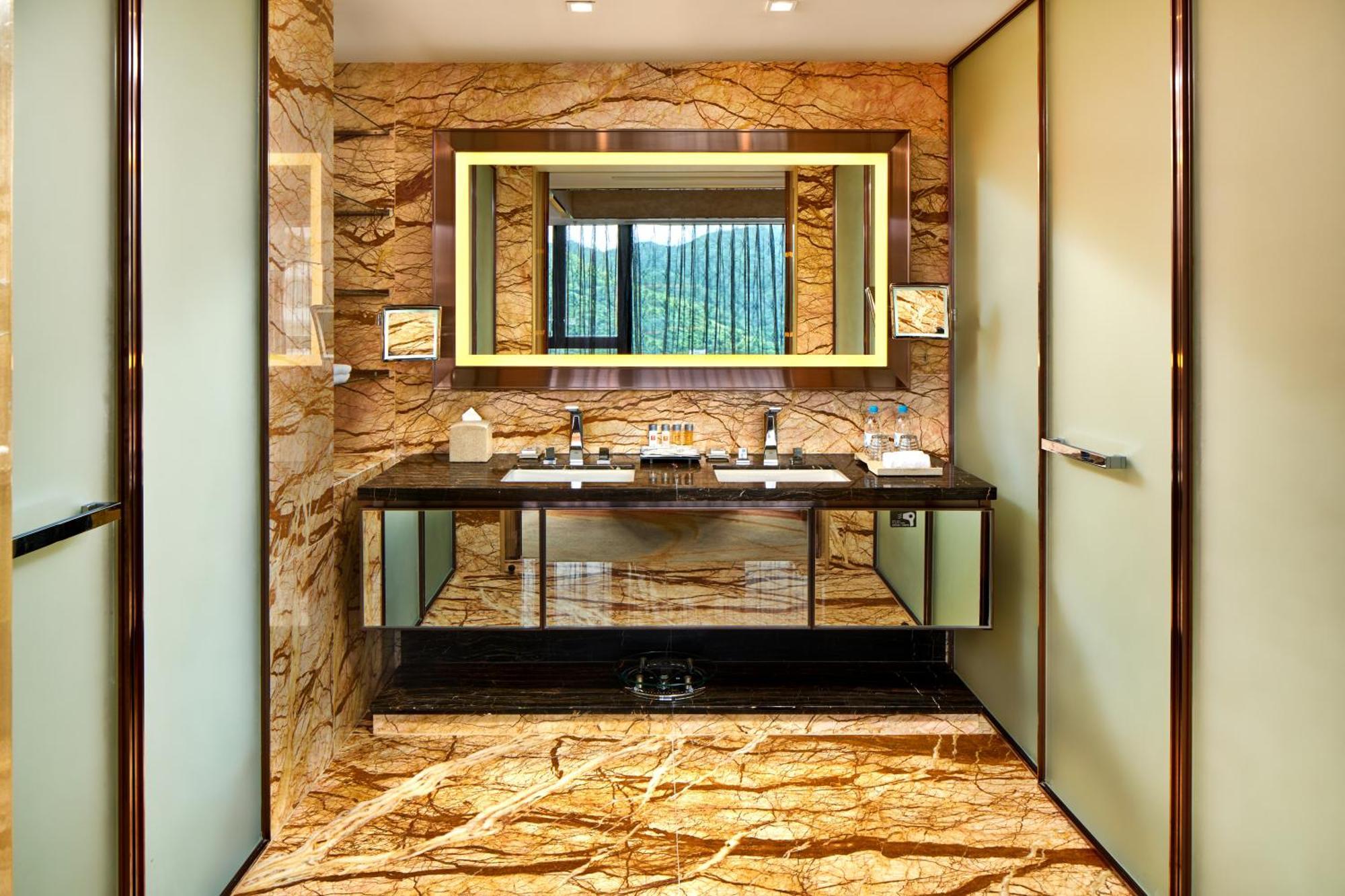 Crowne Plaza Kowloon East By Ihg 5* Hong Kong