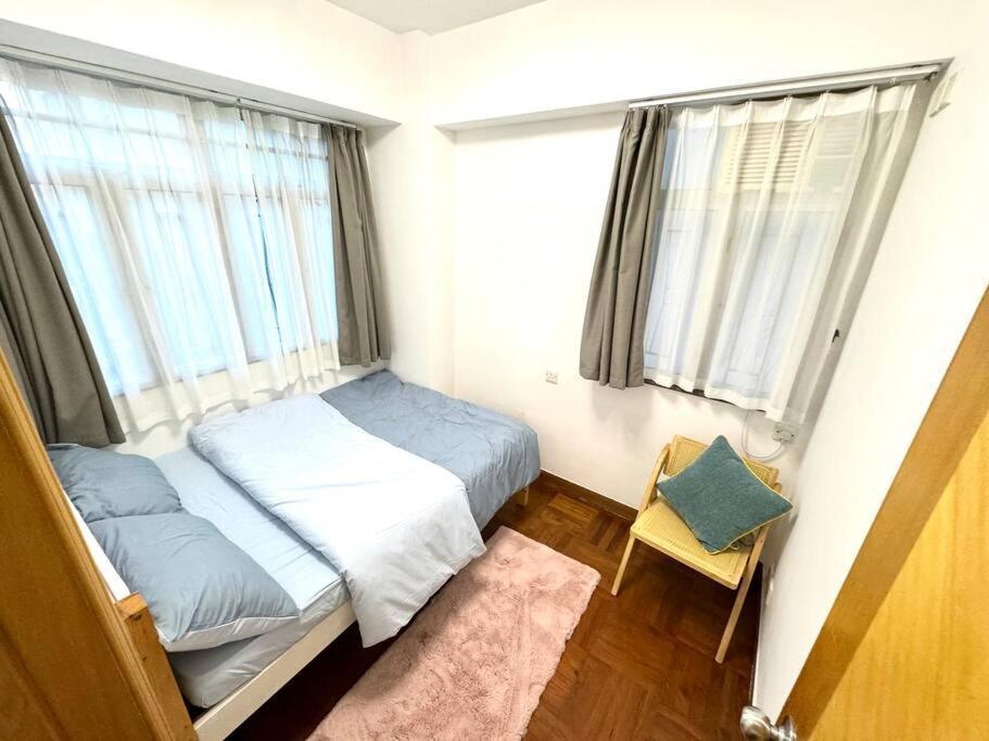 Apartment 亞朵溫馨公寓3房1 廳7-9人 5張床 旺角中心 地鐵口 樓下就是 女人街 波鞋街鬧市打卡景點 Hong Kong