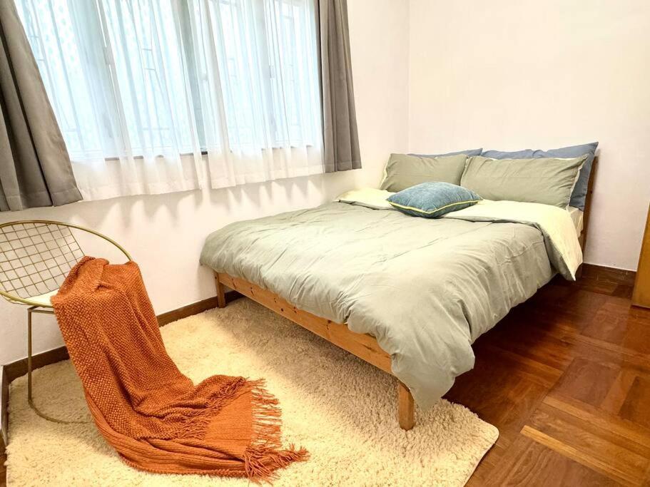 Apartment 亞朵溫馨公寓3房1 廳7-9人 5張床 旺角中心 地鐵口 樓下就是 女人街 波鞋街鬧市打卡景點