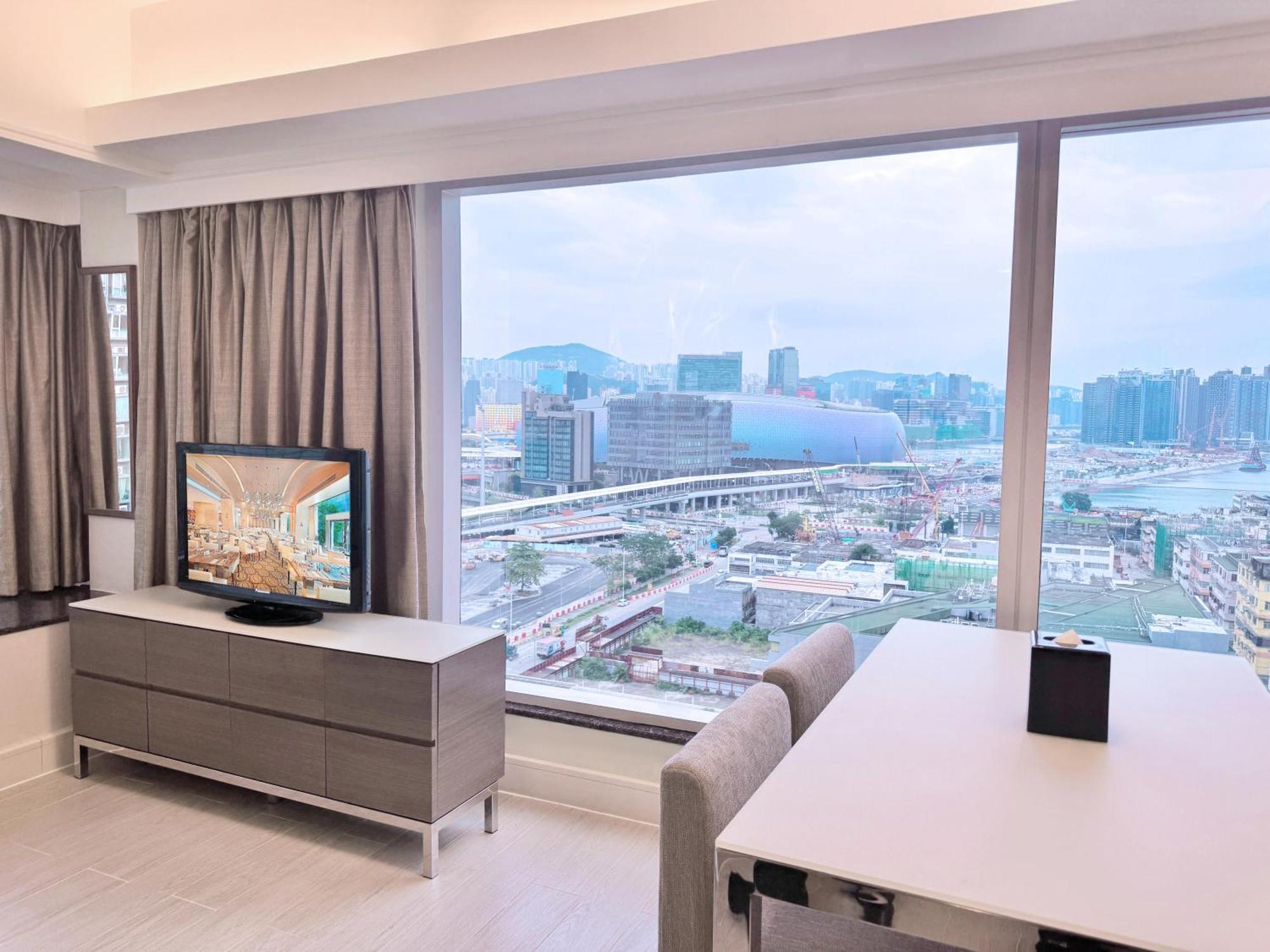 Harbour Plaza 8 Degrees Hotel 4*
