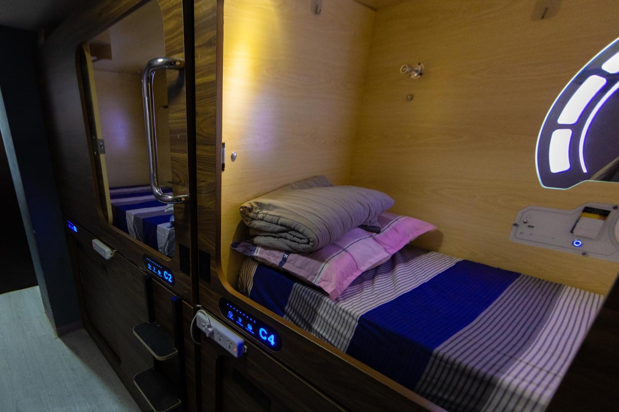 Capsule hotel Starway Capsules *
