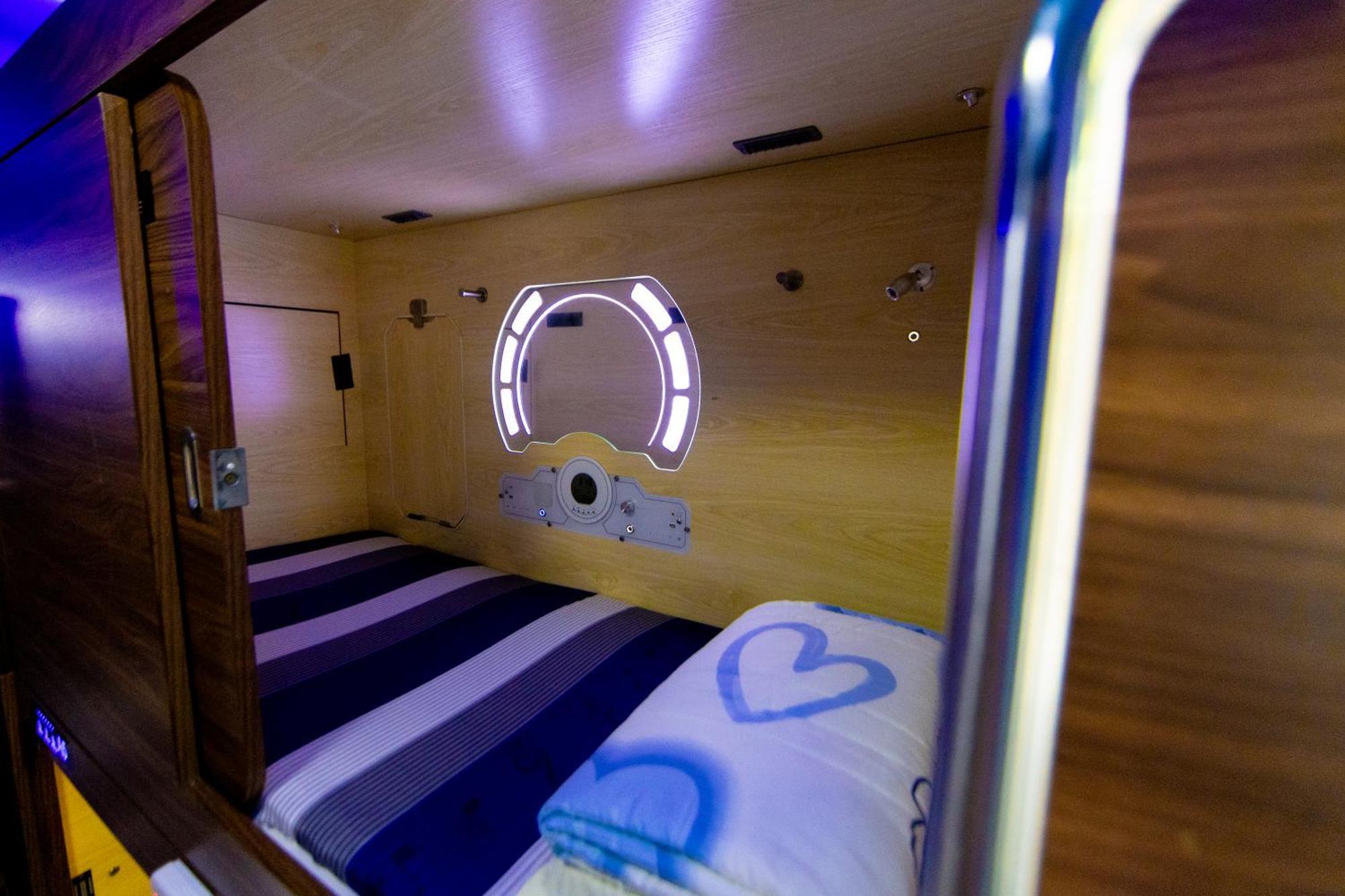 Capsule hotel Starway Capsules *