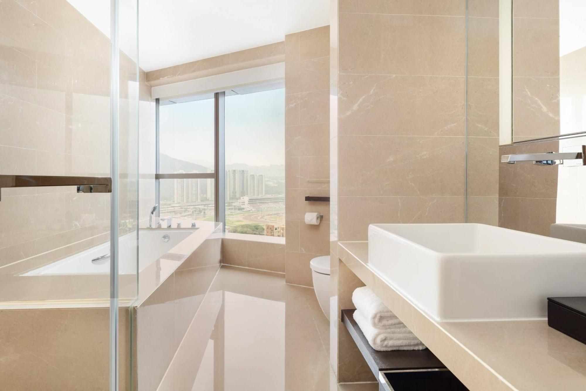 Courtyard By Marriott Sha Tin 4*