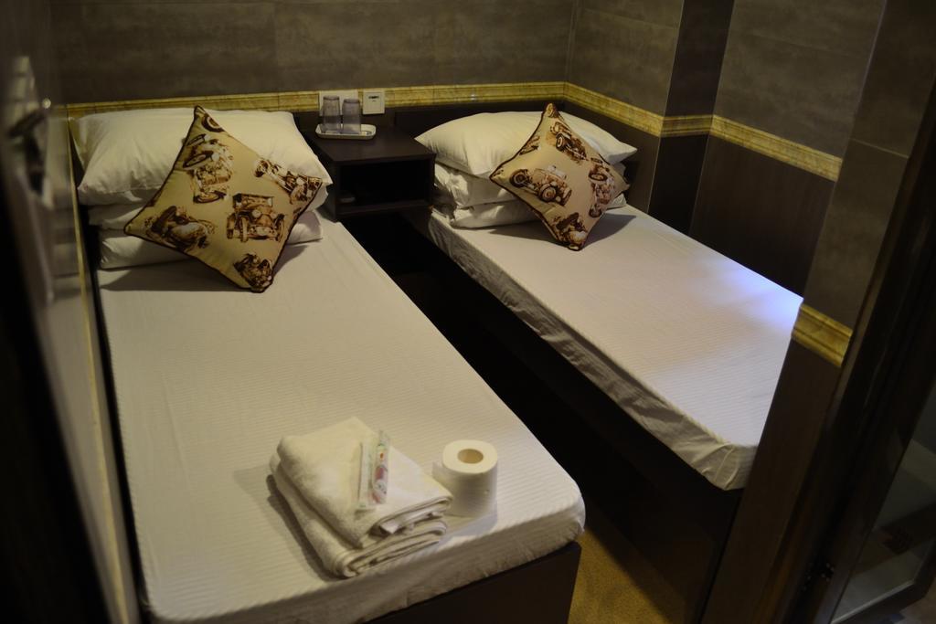 Fuk Hua Travel House * Hong Kong
