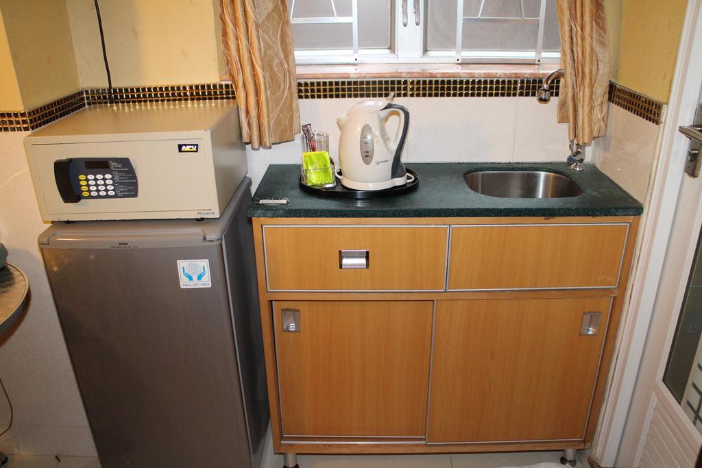 Rent-a-room Guest house