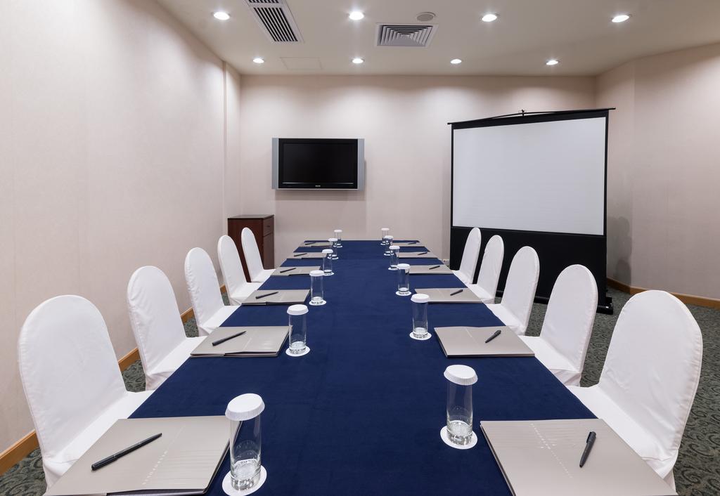 Harbour Plaza Metropolis Hotel