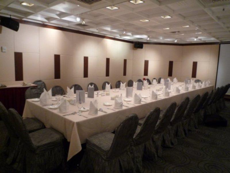 Hotel The Harbourview - Chinese Ymca Of 4*