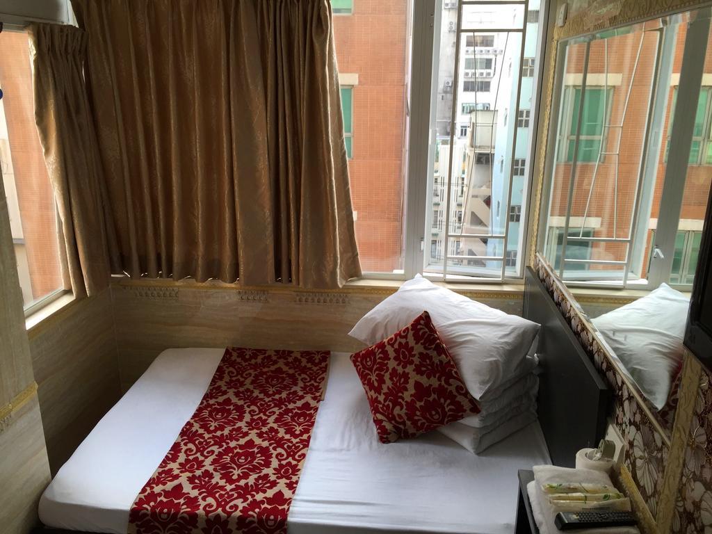 Hi Hotel *