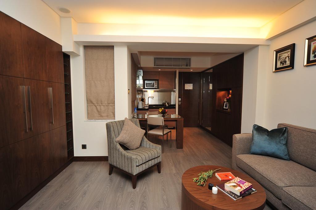 Aparthotel Queen's 100 *
