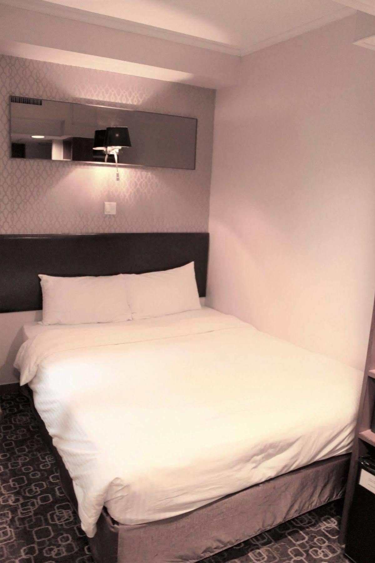 Lander Edward 3* Hong Kong
