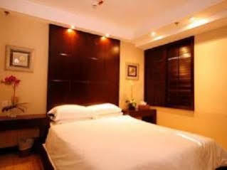 Mingle At The Eden 3*