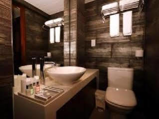 Mingle At The Eden 3*