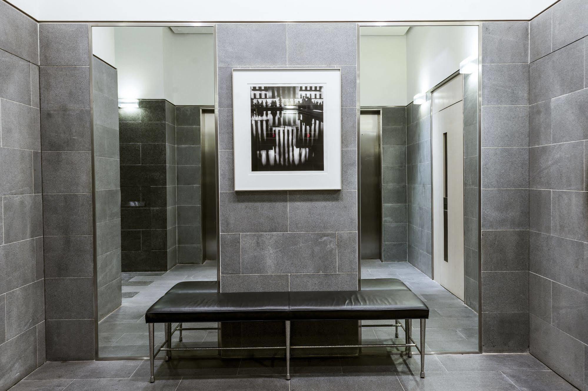 Aparthotel Twenty One Whitfield 4*