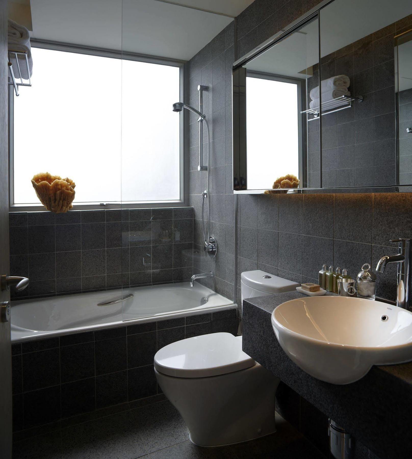 Twenty One Whitfield 4* Hong Kong
