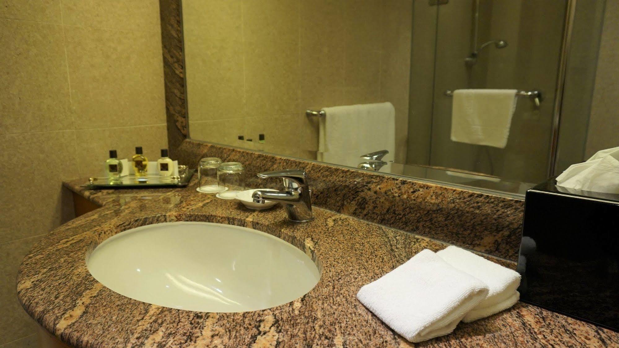 Harbour Plaza North Point 4*