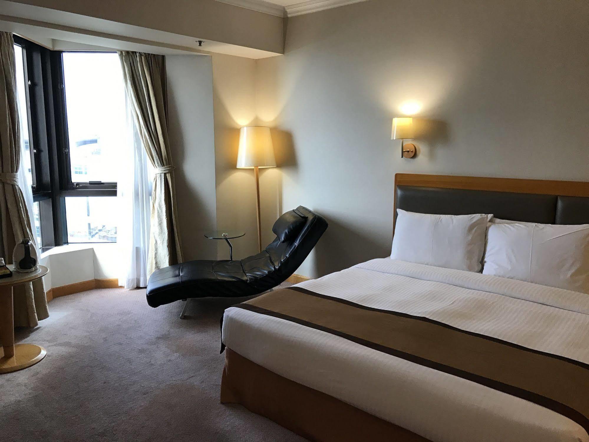 Hotel The Harbourview - Chinese Ymca Of 4*