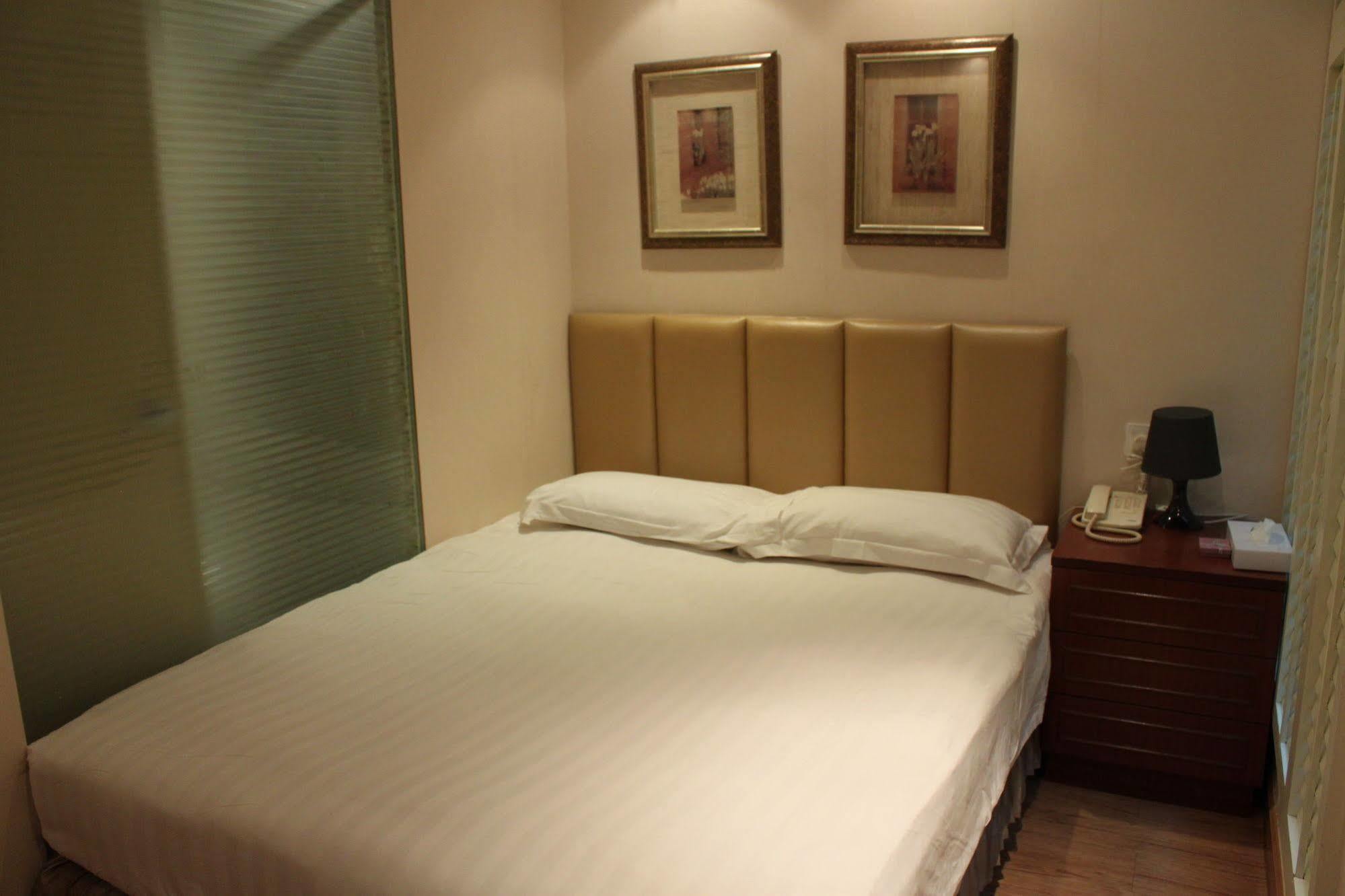 Mingle At The Eden Hotel Hong Kong