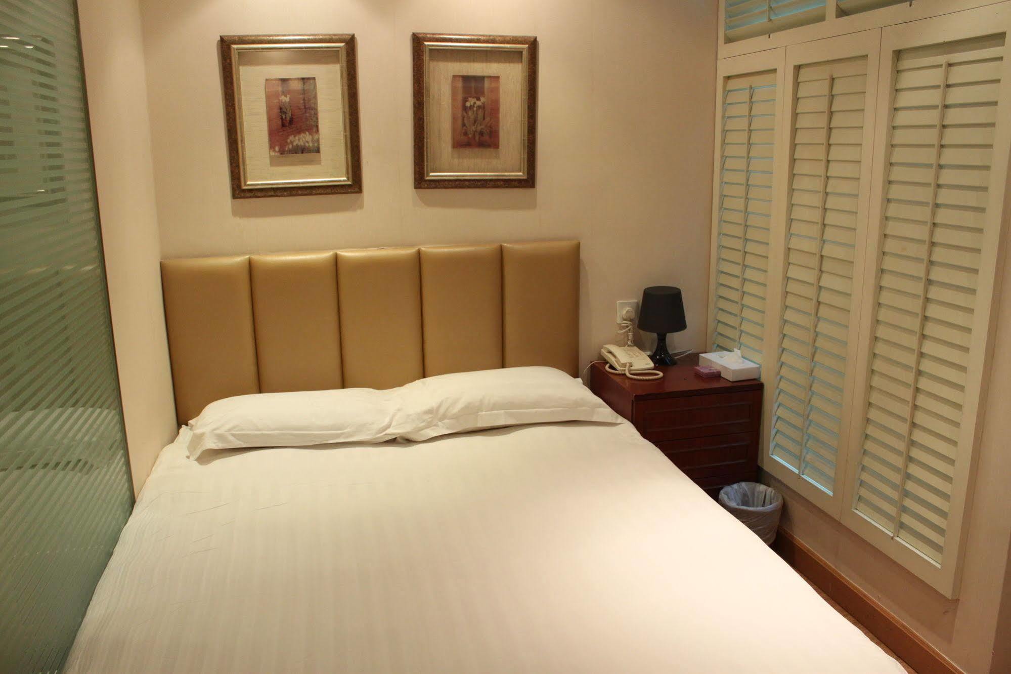 Mingle At The Eden Hong Kong