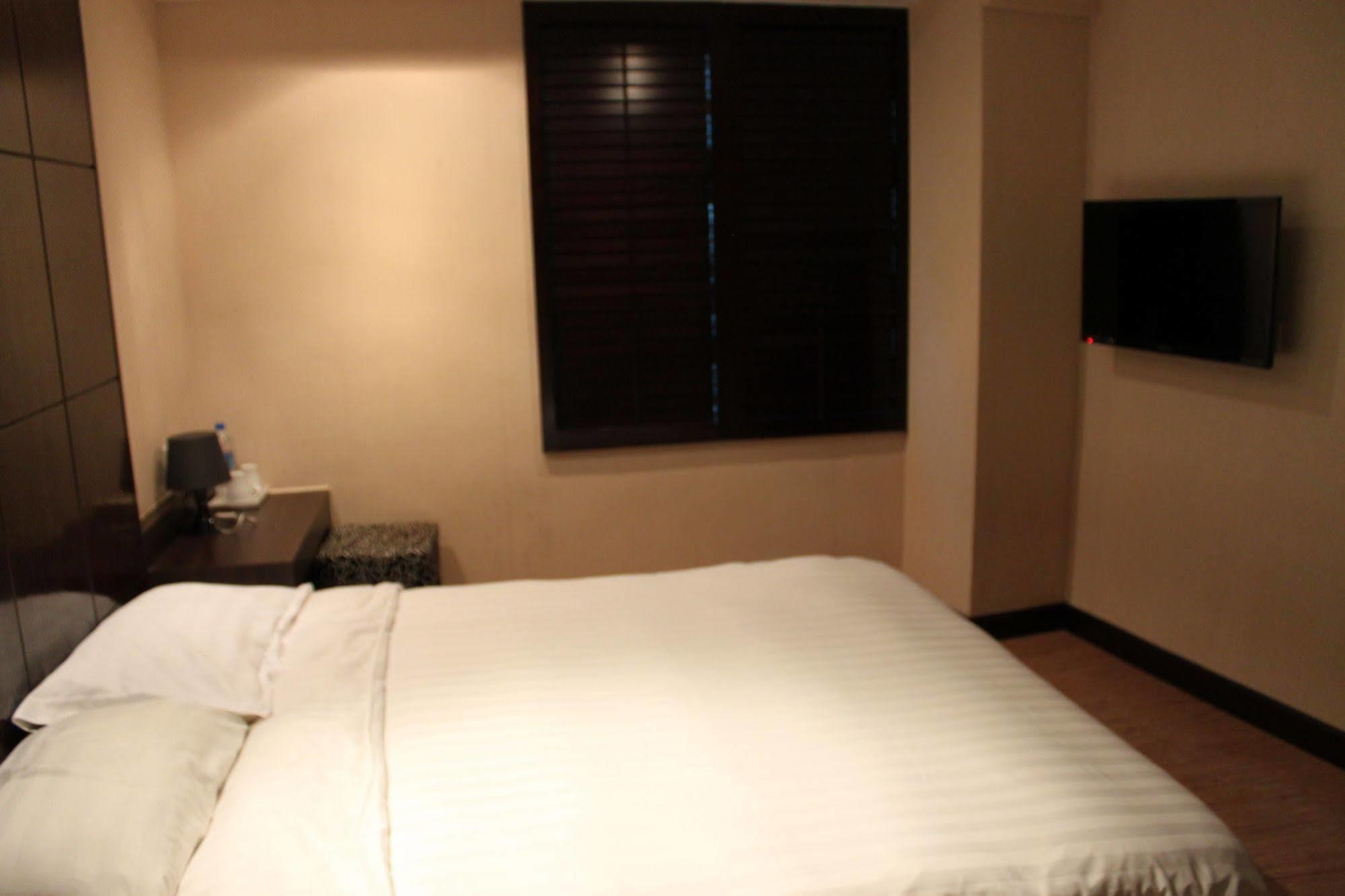 Mingle At The Eden Hotel Hong Kong