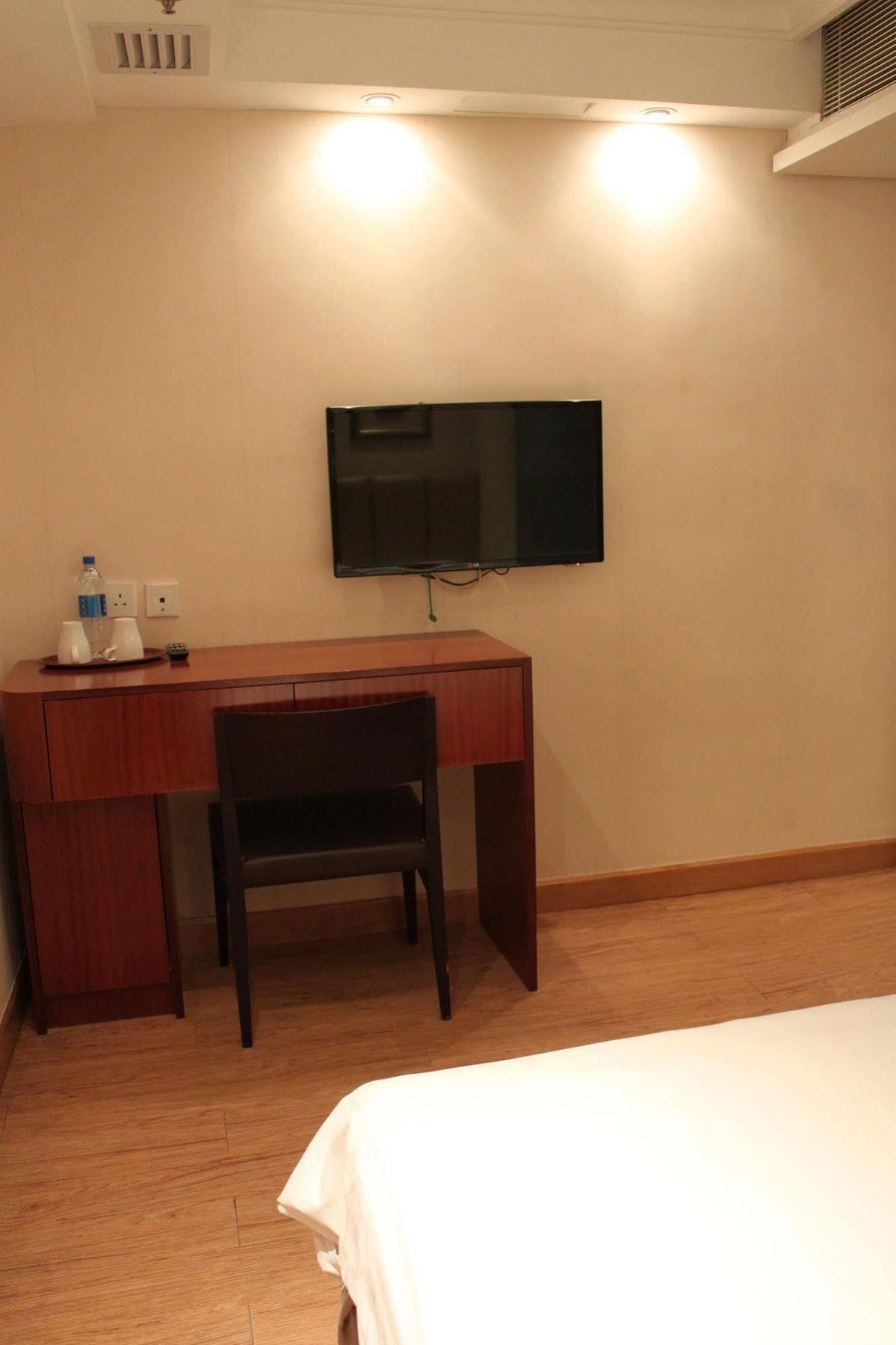 Mingle At The Eden Hotel 3*
