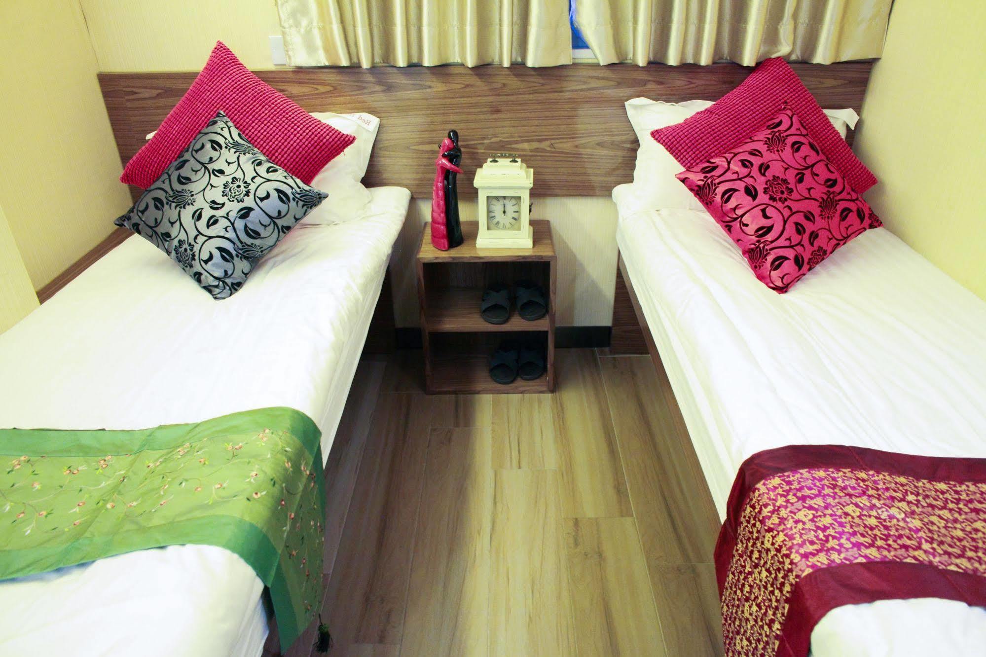 Hotel Shanghai Red