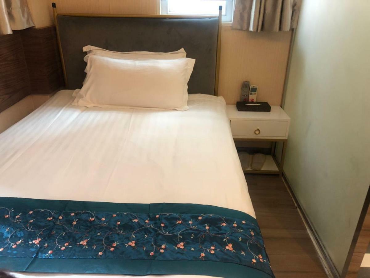 Shanghai Red 3*