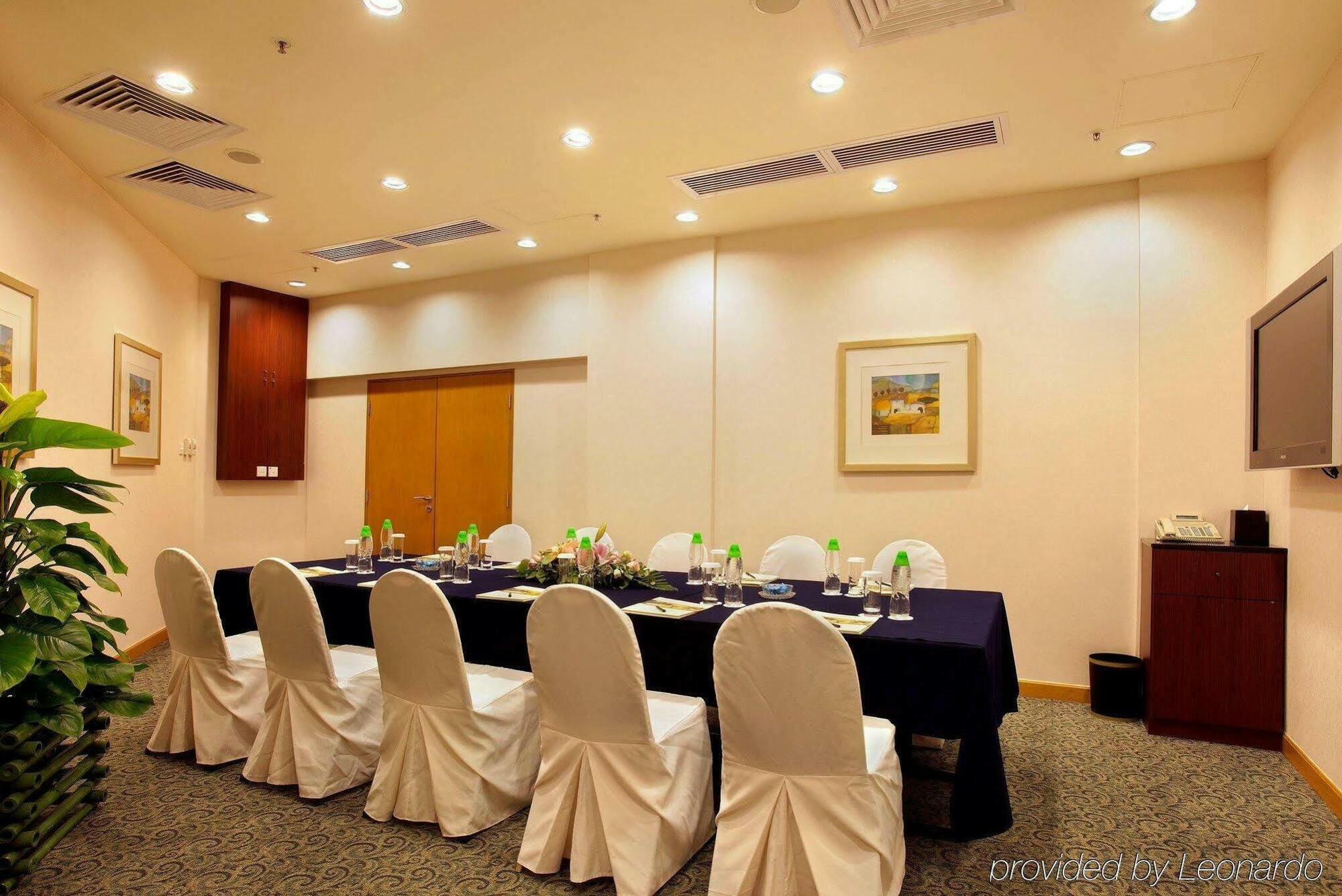 Harbour Plaza Metropolis Hotel 4*