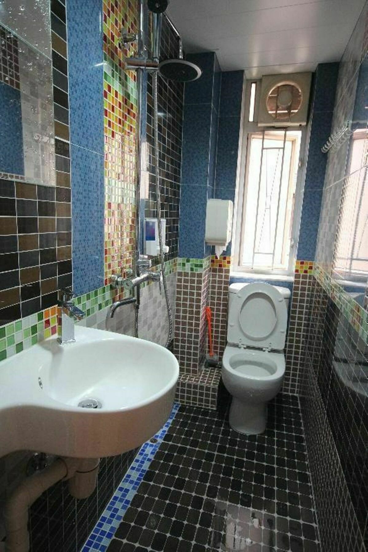 Hong Kong Inn *