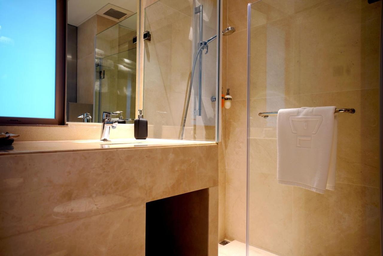 E Hotel